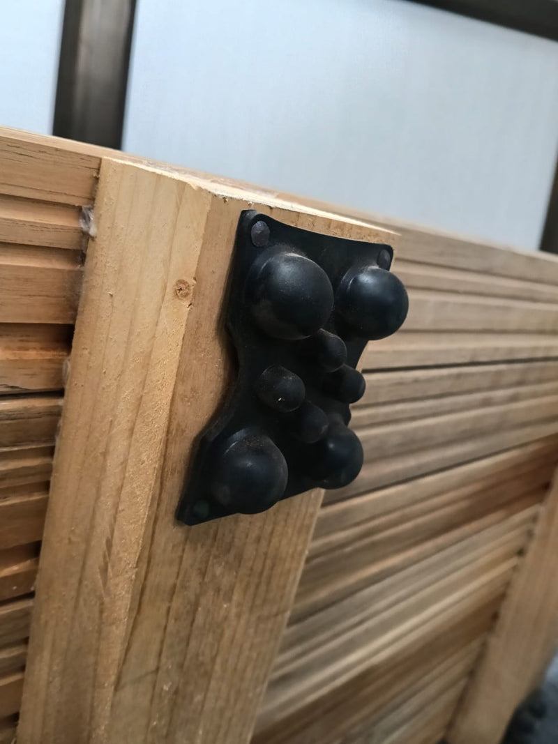 Air-cushion rubber shock pad and batten beneath a teak sprung badminton floor