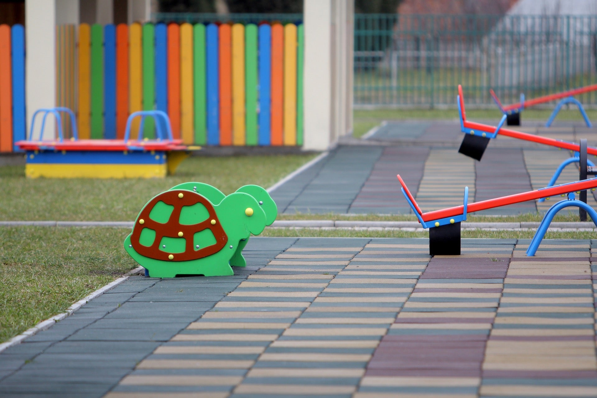 EPDM colored zones emerging during installation